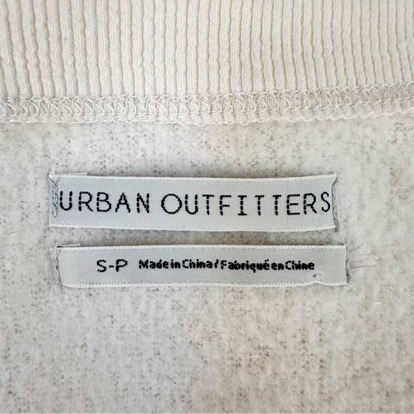 Urban Outfitters UO Lillu V-Neck Pullover Top Cozy Sweater Oversize Cream Small - Picture 9 of 10